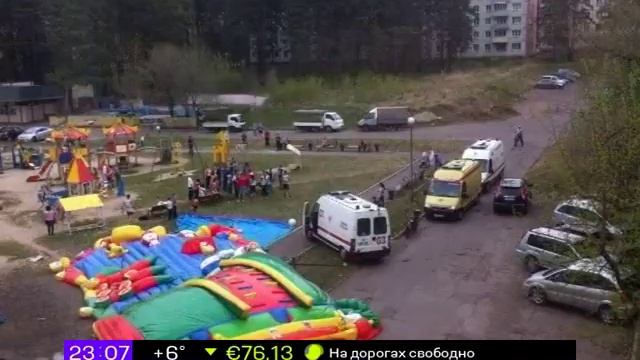 Батут сдуло ветром. Полиция начала проверку (Красноярск) смотреть онлайн