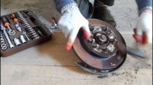 Как снять тормозной диск
