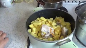 Курица с баклажанами и картофелем. Очень быстро.