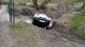 4x4 Ford Maverick 2.7TD 1994 ( Terrano 2 ) ? Traversée d'une petite rivière