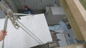 Строим дом сами. Дом из газосиликатных блоков. Таль для поднятие блоков на второй этаж