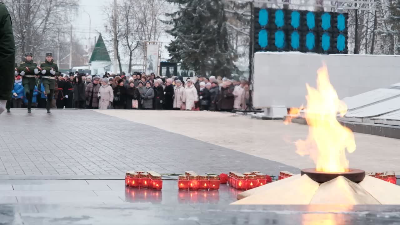 Имя его неизвестно, подвиг его бессмертен!