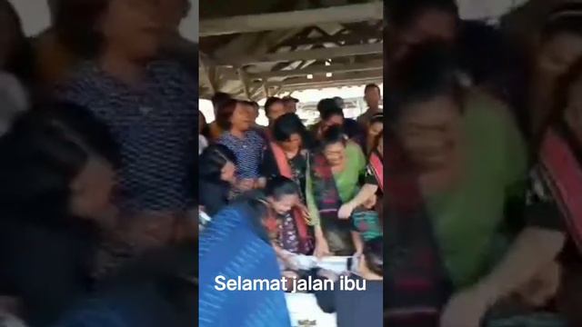 kepergian seorang ibu.... meninggalkan kisah pilu buat keluarga dan sahabat sahabat nya😭