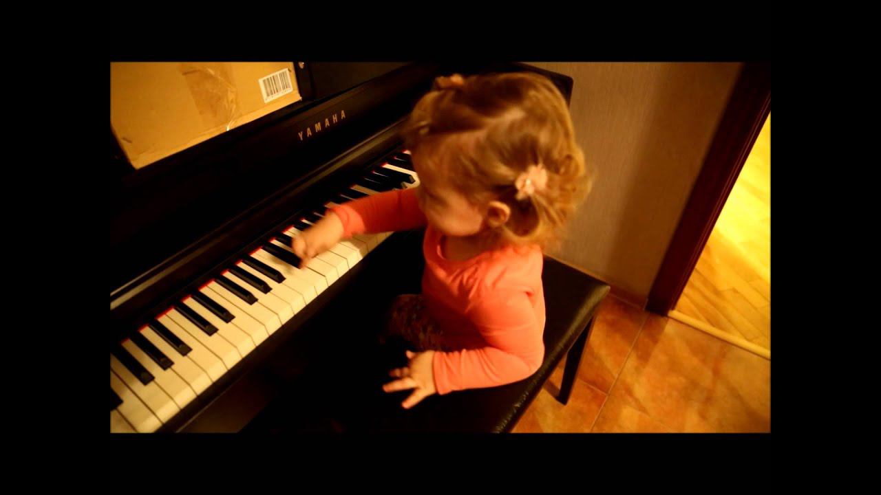 Sophie, my daughter and her contemporary style improvisation :) смотреть онлайн