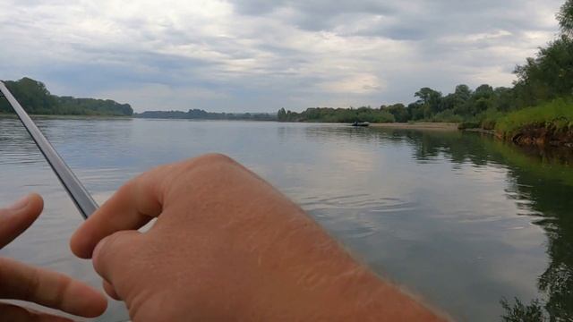 Осенняя рыбалка на ПОПЛАВОЧНУЮ удочку. смотреть онлайн