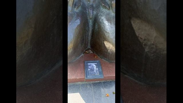 В Твери к памятнику жертвам политических репрессий принесли портрет Евгения Пригожина