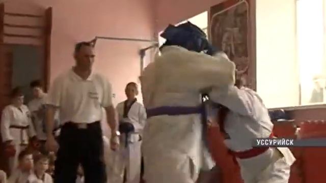 Самые маленькие спортсмены показали искусство боя врукопашную смотреть онлайн