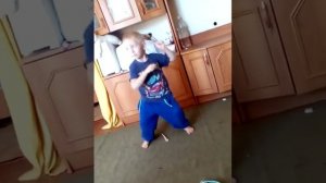 Малышу 3 года ,а танцует как взрослый