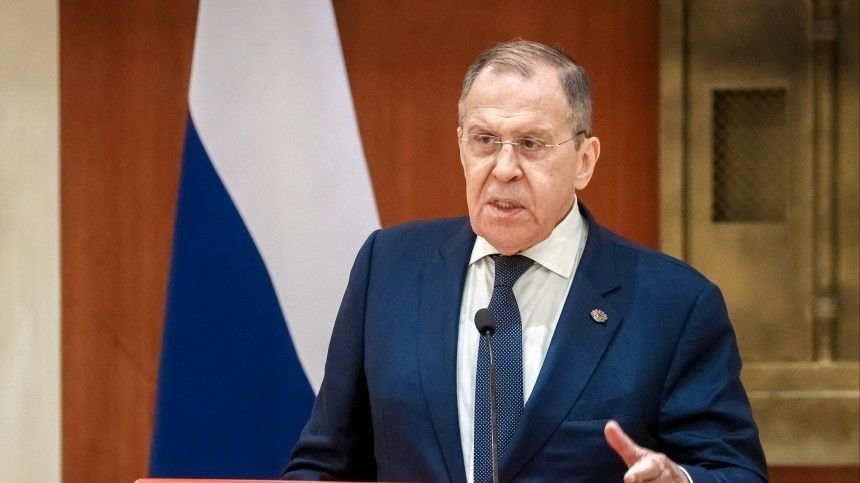 «Колоссальное давление»: Лавров о поведении Запада