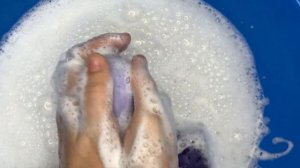 Мыления яркого эмиратовского мыла силк  😍🧼🧽много пены #мыло #soap #asmr