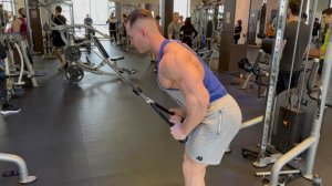 Пуловер в блоке. Техника выполнения