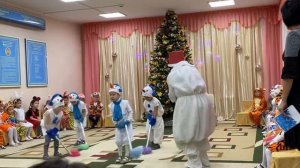 Детский сад утренник Танец снеговик