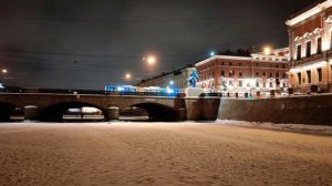 Захотелось полюбоваться Аничковым мостом в Санкт-Петербурге стоя на льду замёрзшей реки Фонтанки...