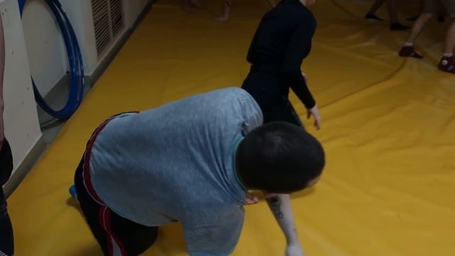 Девочки борцухи уничтожили мужичков смотреть онлайн