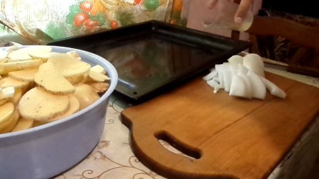 Как приготовить КАРАСЕЙ с картошкой в духовке пошаговый видео рецепт от "Rostikoff" смотреть онлайн