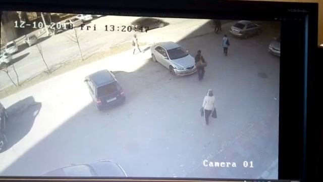 Неизвестный выбил дверь и украл деньги из офиса Бердска 2 смотреть онлайн