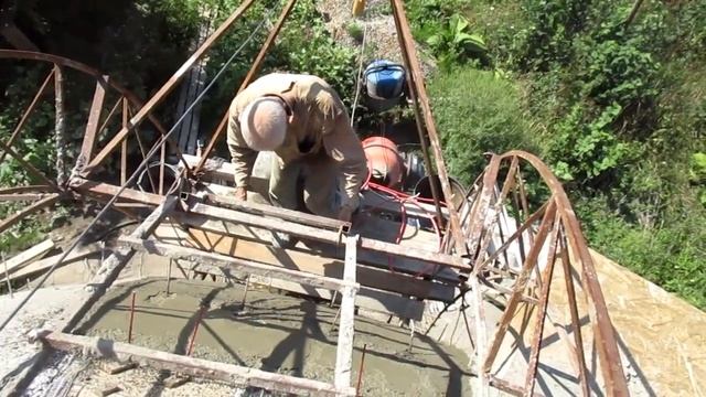 ✔ Набрызг несущего слоя на верхнюю часть опалубки [Построить дом своими руками] смотреть онлайн