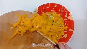Салат из сладкого перца, огурца и корейской моркови: рецепт от Foodman.club