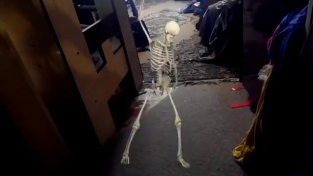 Какой крутой скелет надоело хадить на танцы смотреть онлайн