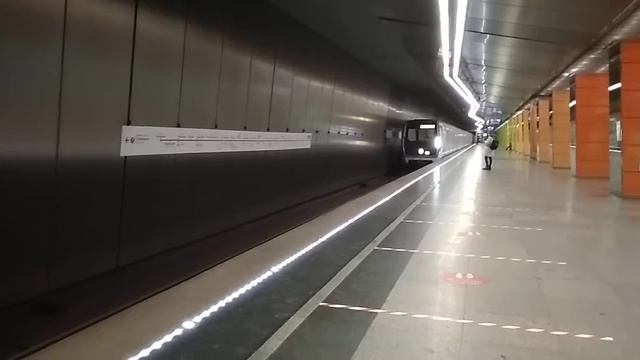 поезд "Москва" прибывает на станцию Жулебино смотреть онлайн