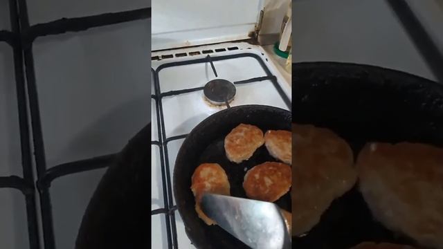 Ч.2.Обалденно вкусные котлеты из карася. Жарим котлеты без муки и сухарей.#Shorts