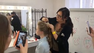 Прическа на выпускной