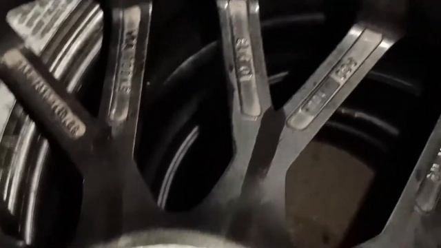 ล้อแท้ Momo 4รู100 ขอบ 17 โทร : 089-811-8650 , 095-549-7444 смотреть онлайн