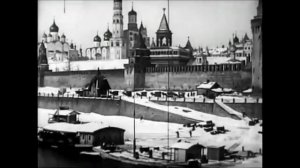 Куранты на Спасской башне играют "Интернационал"