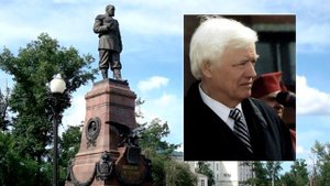 Достопримечательности России. Памятник Александру III в Иркутске.