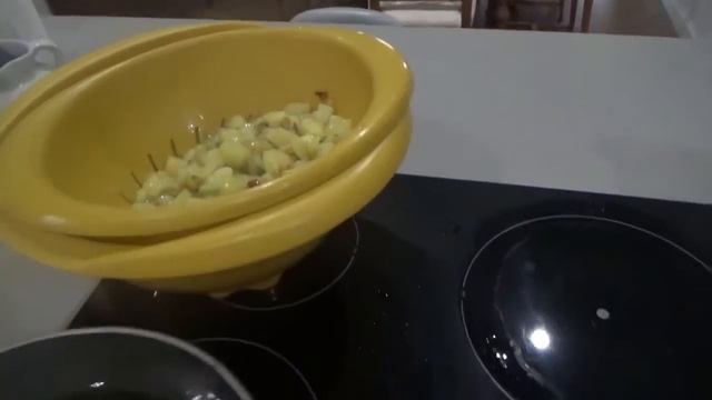 Омлет с картошкой,луком и перцем по испански смотреть онлайн