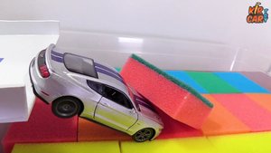 Машинки игрушки - шарики, слайм и трамлин. Кир Кар Тойс