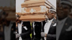 Люди в черном с гробом. (ВОЗРОЖДЕНИЕ МЕМА)