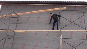 Строительство каркасного дома своими руками. Монтаж ветрозащиты в каркасном доме.