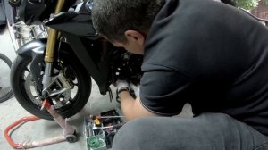 BMW S1000R OIL CHANGE (S1000RR, S1000XR)
