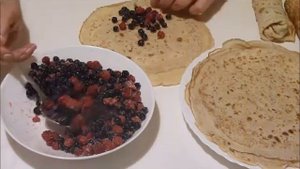 № 1 БЛИНЧИКИ СО СВЕЖЕЙ МАЛИНОЙ И ЧЕРНИКОЙ