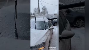 Воздуходувка или щетка. Чем счистить снег с машины.