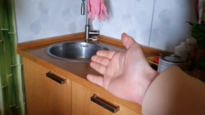 7 лет спустя: деревянная столешница в кухне у раковины