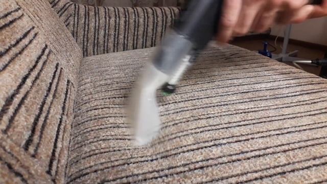 Химчистка раскладного дивана (ткань Букле) методом преспрея и экстракции с Karcher SE 4002