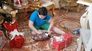 Распоковка подарков от Деда Мороза ШОК принёс 4 подарка