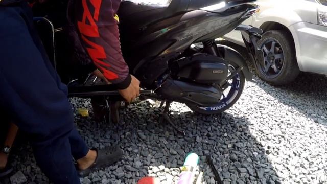 Engine Hanger Bushing Replacement II Honda Click 125i V2 смотреть онлайн