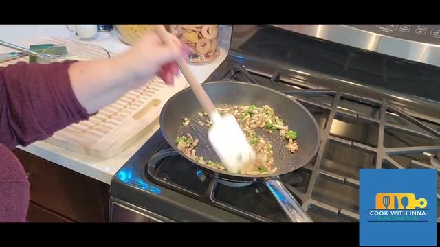 Омлет - с грибами зелёный лук получается вкуснятина!!! смотреть онлайн