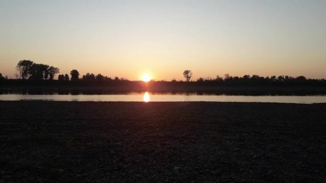 Отдыхаем на реке Томь с ночёвкой.. смотреть онлайн