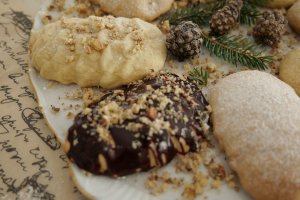 Зимнее домашнее печенье в форме шишек