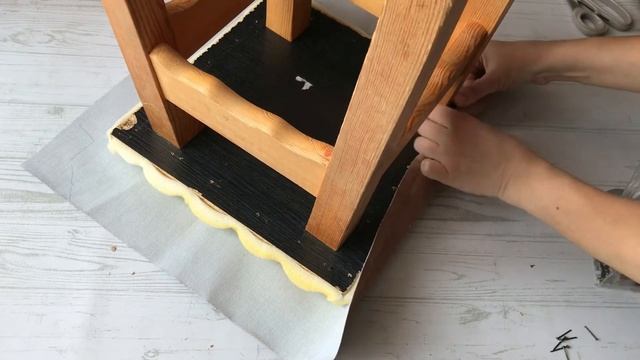 Перетяжка таберута своими руками без мебельных инструментов. Поменять обивку табурета самостоятельн