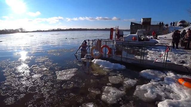 Купание на Крещение 19.01.2022. Кременчуг смотреть онлайн