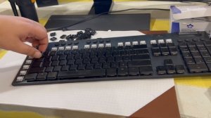 How to clean an external keyboard LOGITECH G915 CLICKY