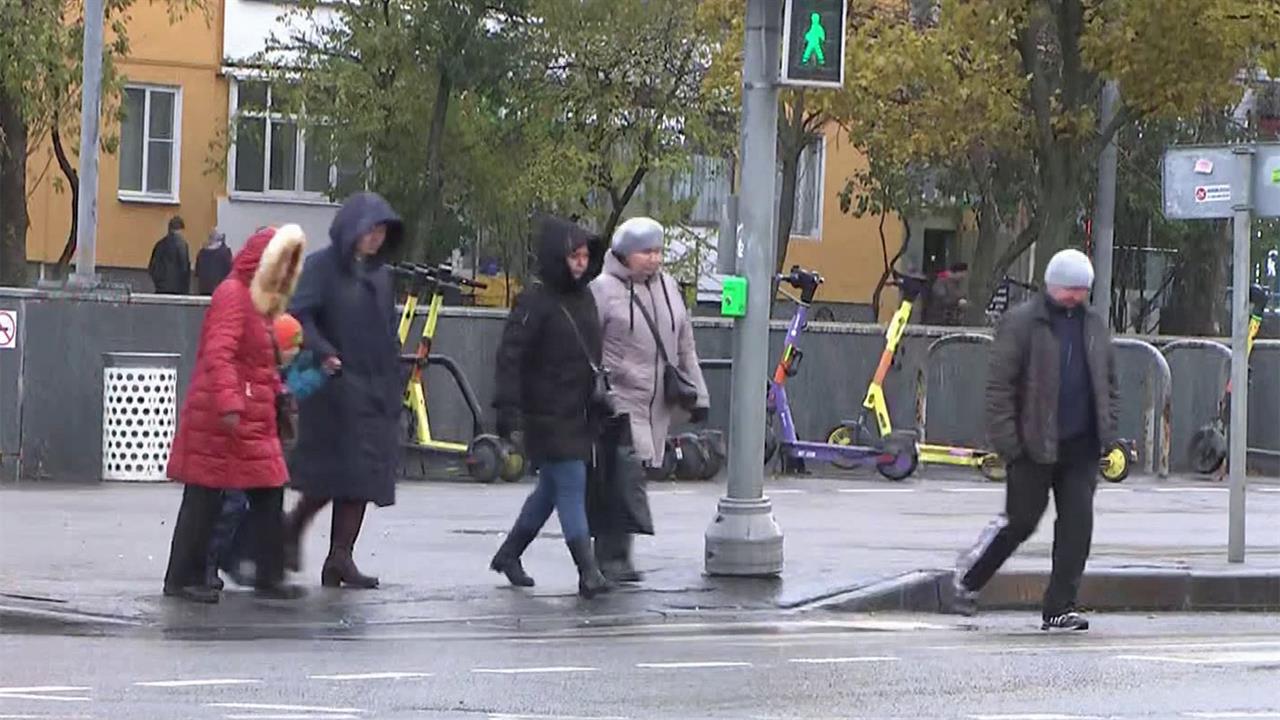 Аномально теплая для ноября погода задержится в столице еще на один день