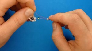 Кольцо цветочек из бусин и проволоки/Украшение из бусин