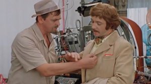 А фамилия ваша как?