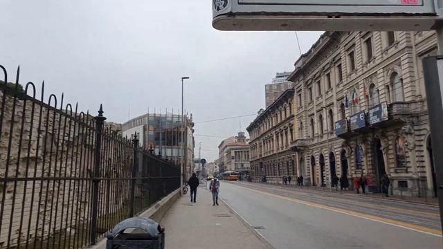 Италия Жасмин в новом пальто красном от WOOLRICH.Падуя